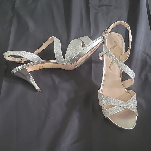 Chic Silver High Heels with Stiletto Design - Picture 1 of 11